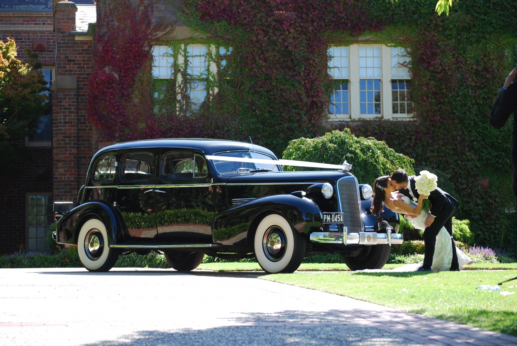 Geelong-College-Bu-cadi-wedding-cars-Viewbank-3084