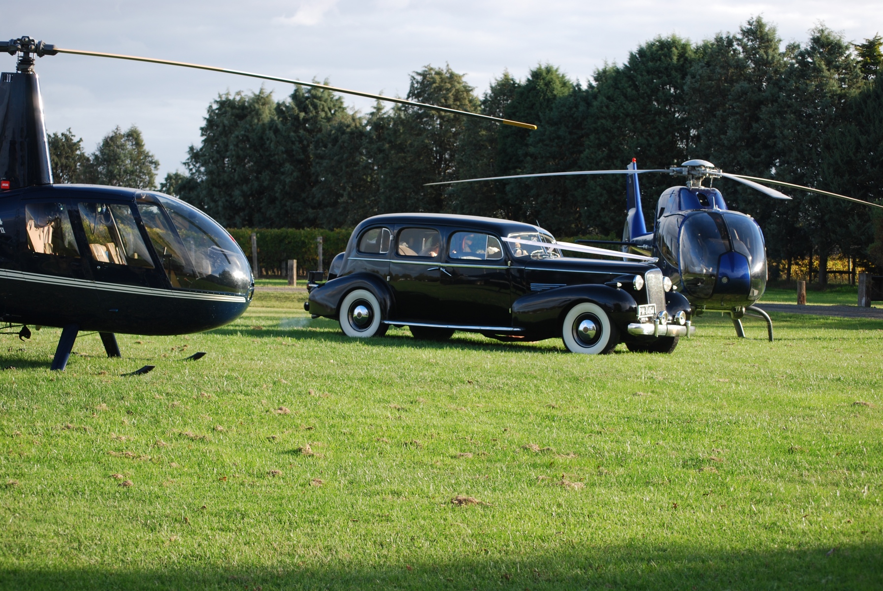 Wedding-Car-Hire-Melbourne-Bu-cadi-wedding-cars-Viewbank-3084
